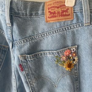 Hand embroidered high waisted Levi’s in size 29